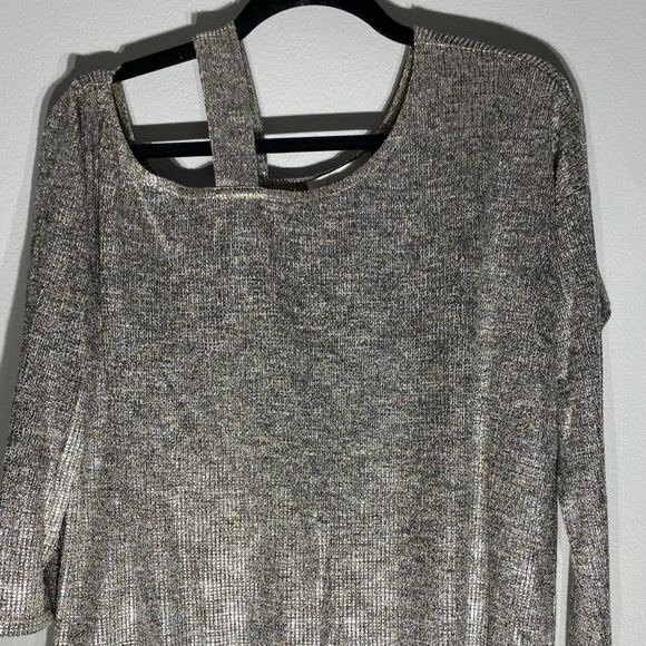 VINCE CAMUTO**Silver Sexy Shoulder Top**Med - Picture 5 of 7
